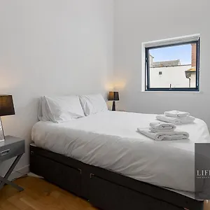 Apartment Smythen St, 2 Bed Apartment With Balcony